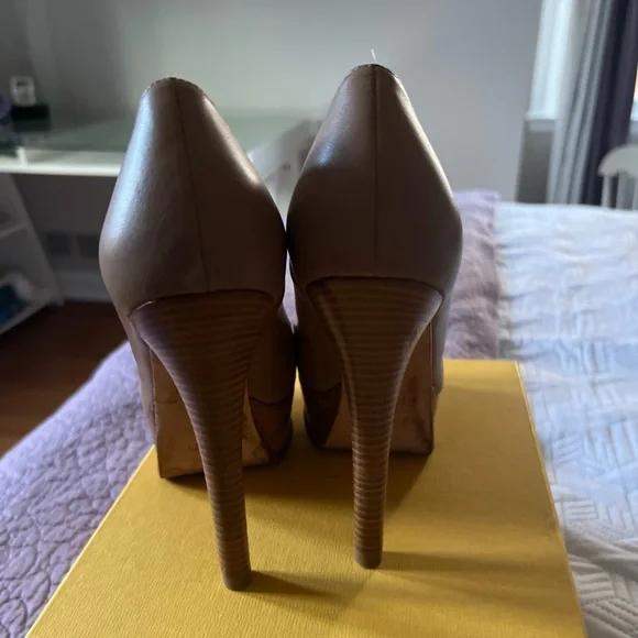 Fendi Nappa Women's Beige Leather Heels - Picture 4 of 14
